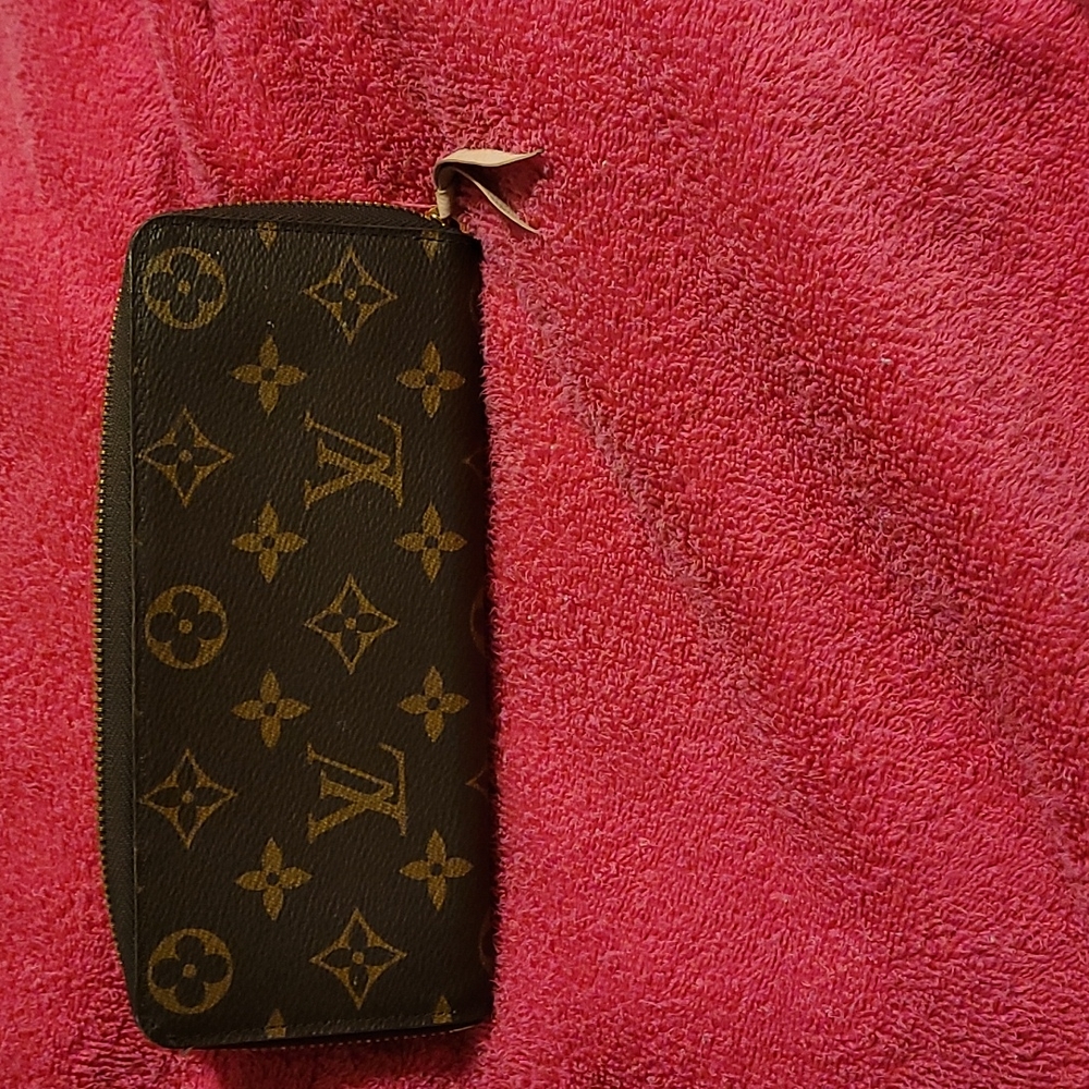 Louis Vuitton wallet brown outside and pink inside